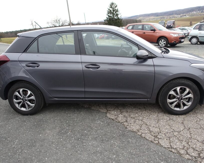 HYUNDAI i20     Run voll